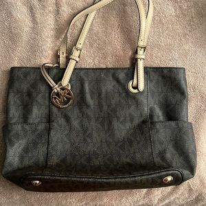 Michael kors classic tote
